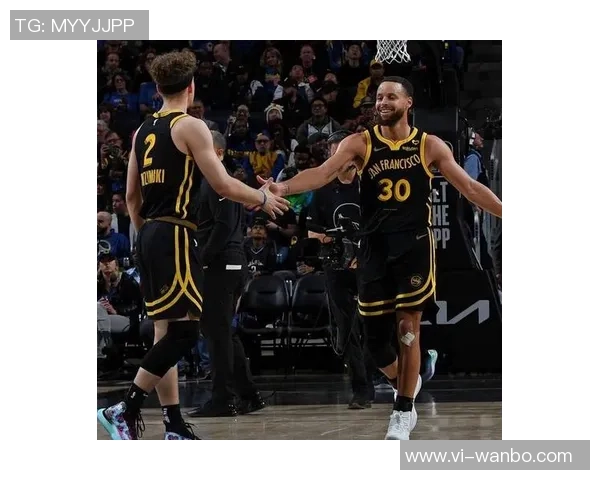 克莱手感回暖却遭冷落赛后愤怒扔水瓶表达不满情绪