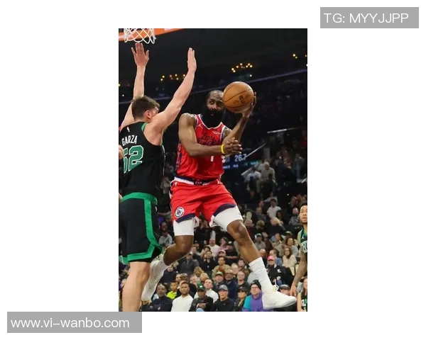 杰伦布朗首节表现惊艳13投6中砍下18分并罚球6中5助力球队领先