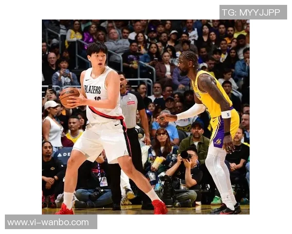 布朗尼调侃里夫斯换备胎经历乡间小路抛锚趣事引发热议 布朗尼调侃里夫斯换备胎经历乡间小路抛锚趣事引发热议